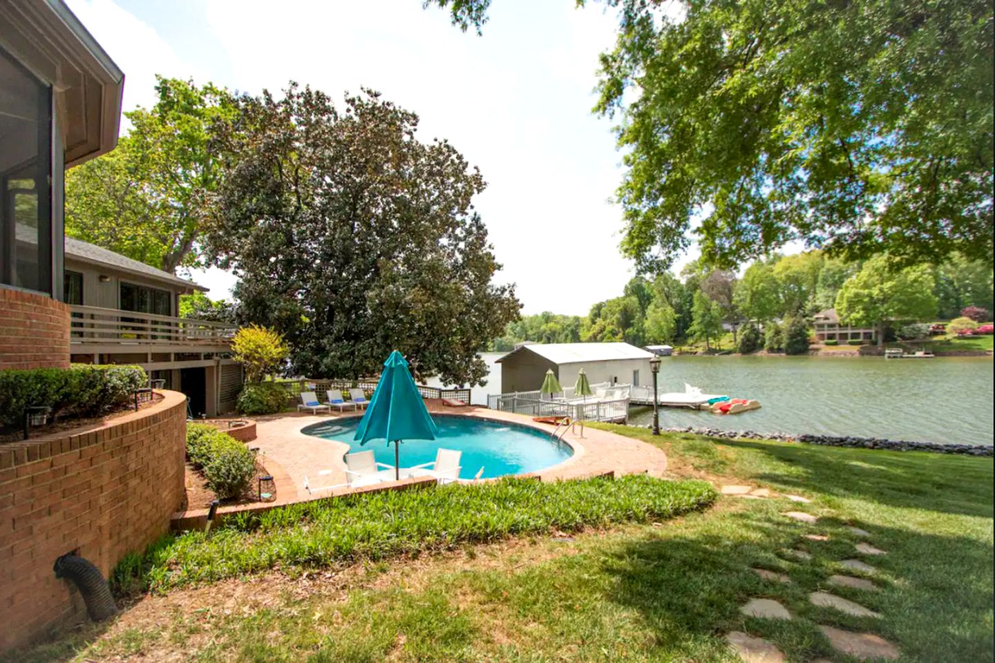 Cozy Cottage with Swimming Pool in Charlotte, North Carolina