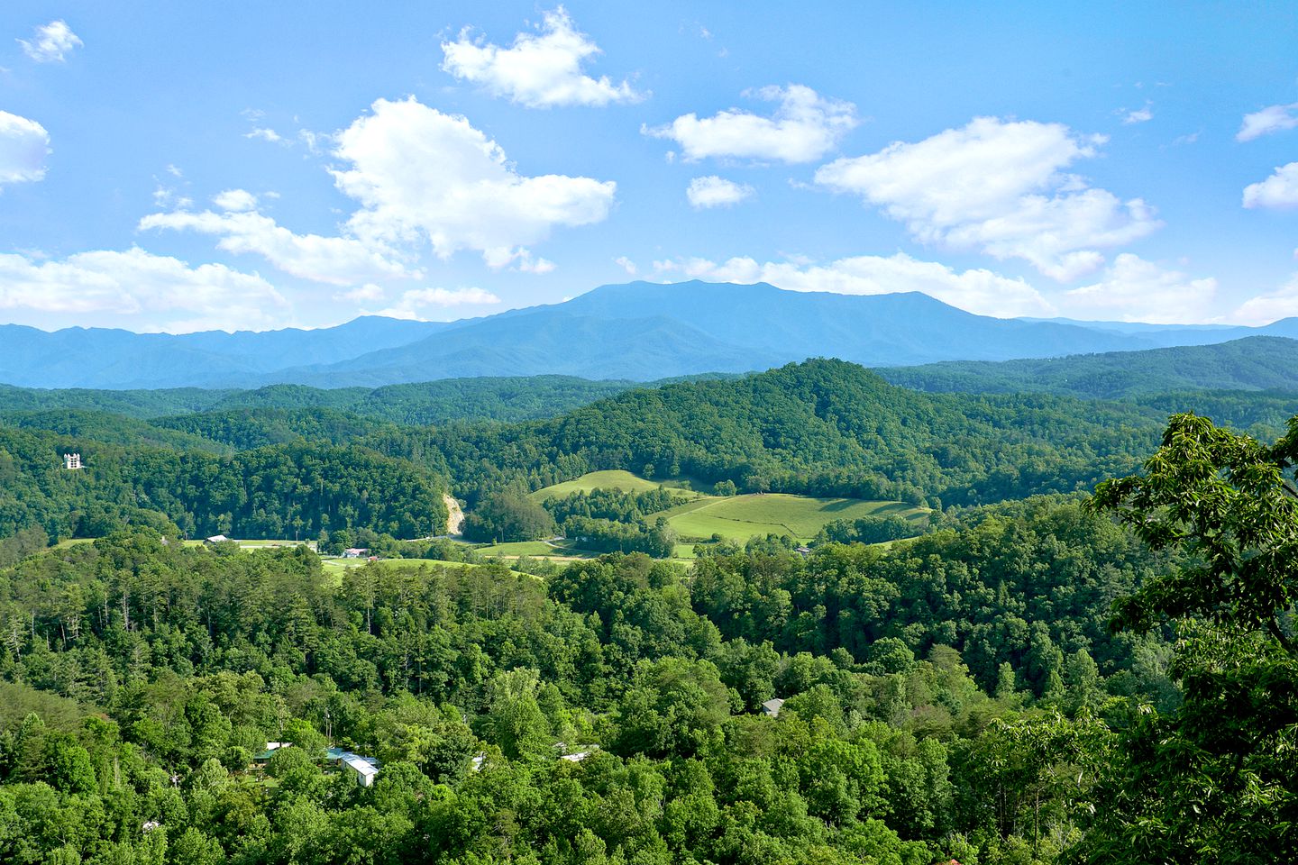 Inviting Pigeon Forge Cabin with Stunning Views