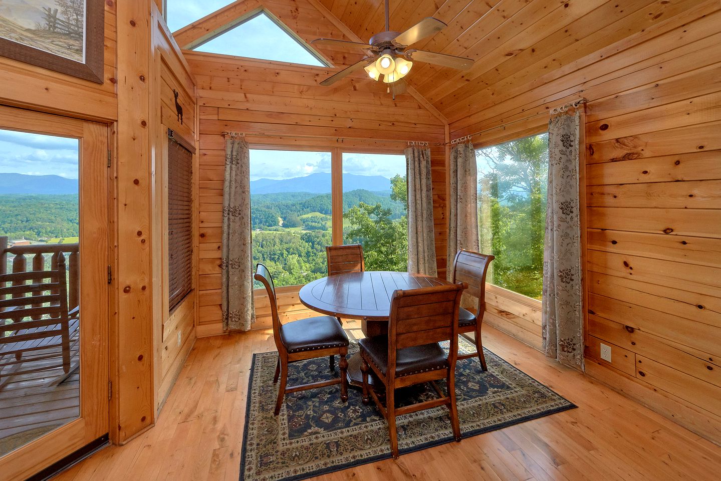 Inviting Pigeon Forge Cabin with Stunning Views