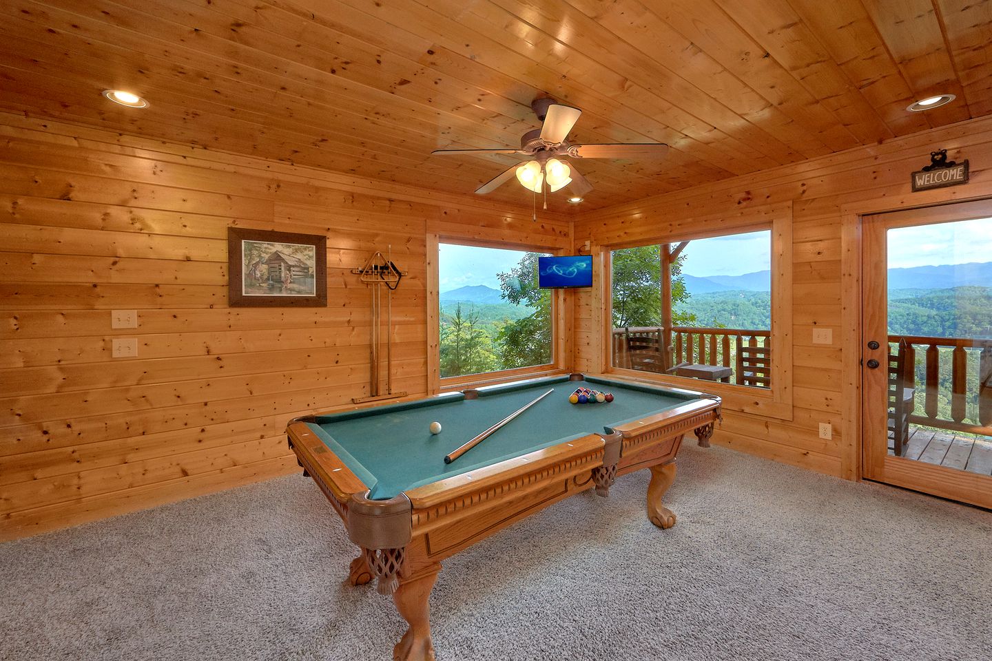 Inviting Pigeon Forge Cabin with Stunning Views