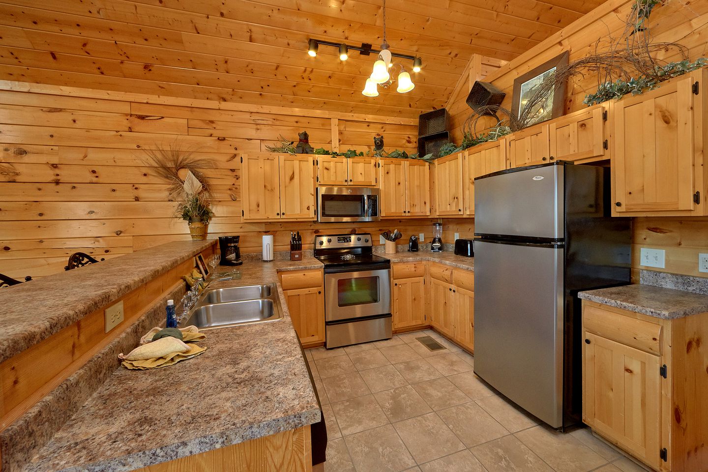 Inviting Pigeon Forge Cabin with Stunning Views