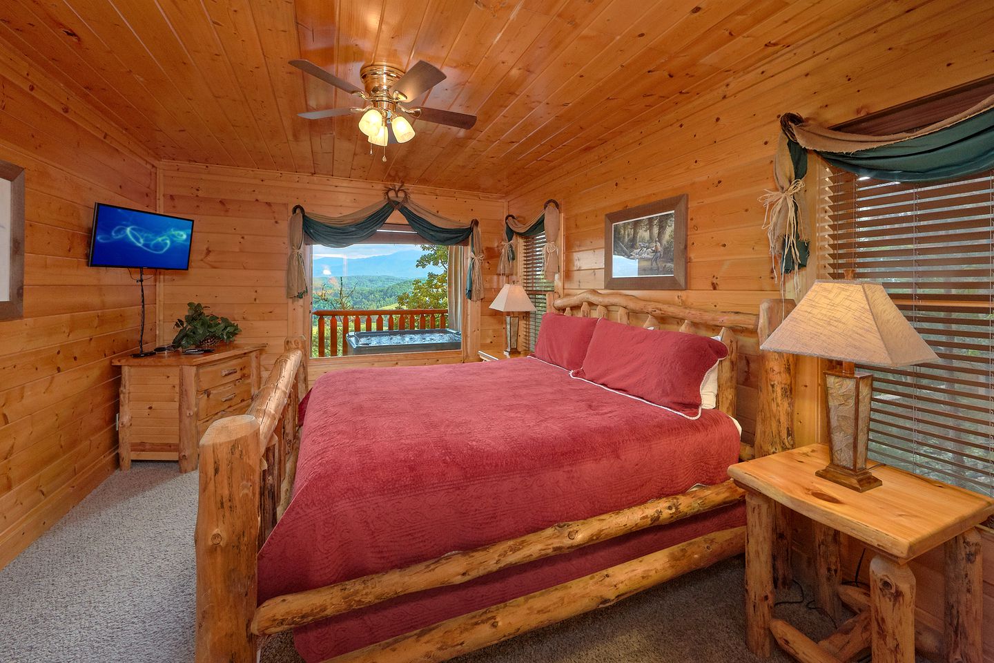 Inviting Pigeon Forge Cabin with Stunning Views