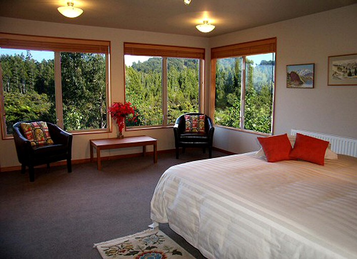 Nature Lodges (Ross, South Island, New Zealand)