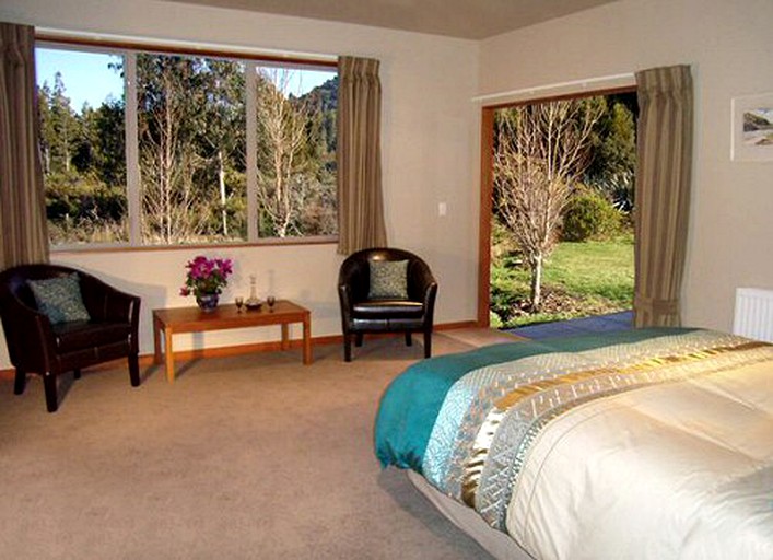 Nature Lodges (Ross, South Island, New Zealand)