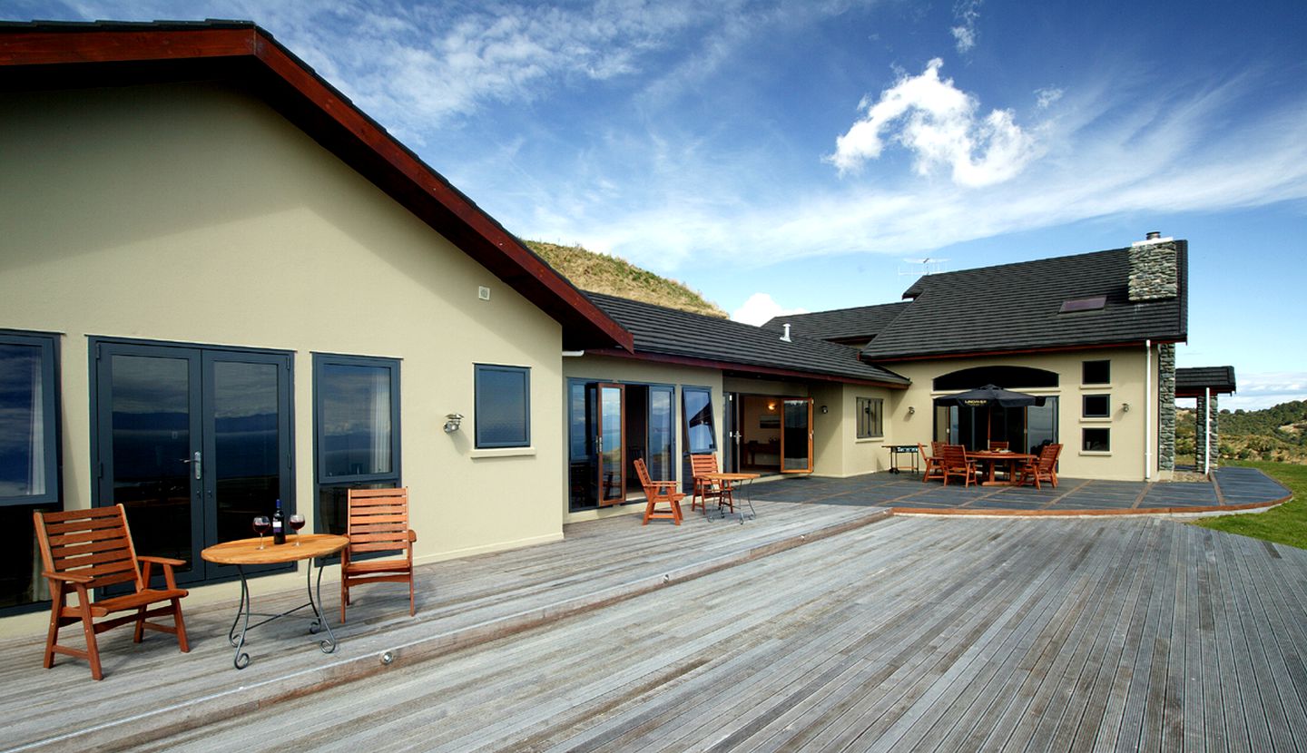 Perfect Ocean Getaway with Breakfast on Tasman Bay in Nelson, New Zealand