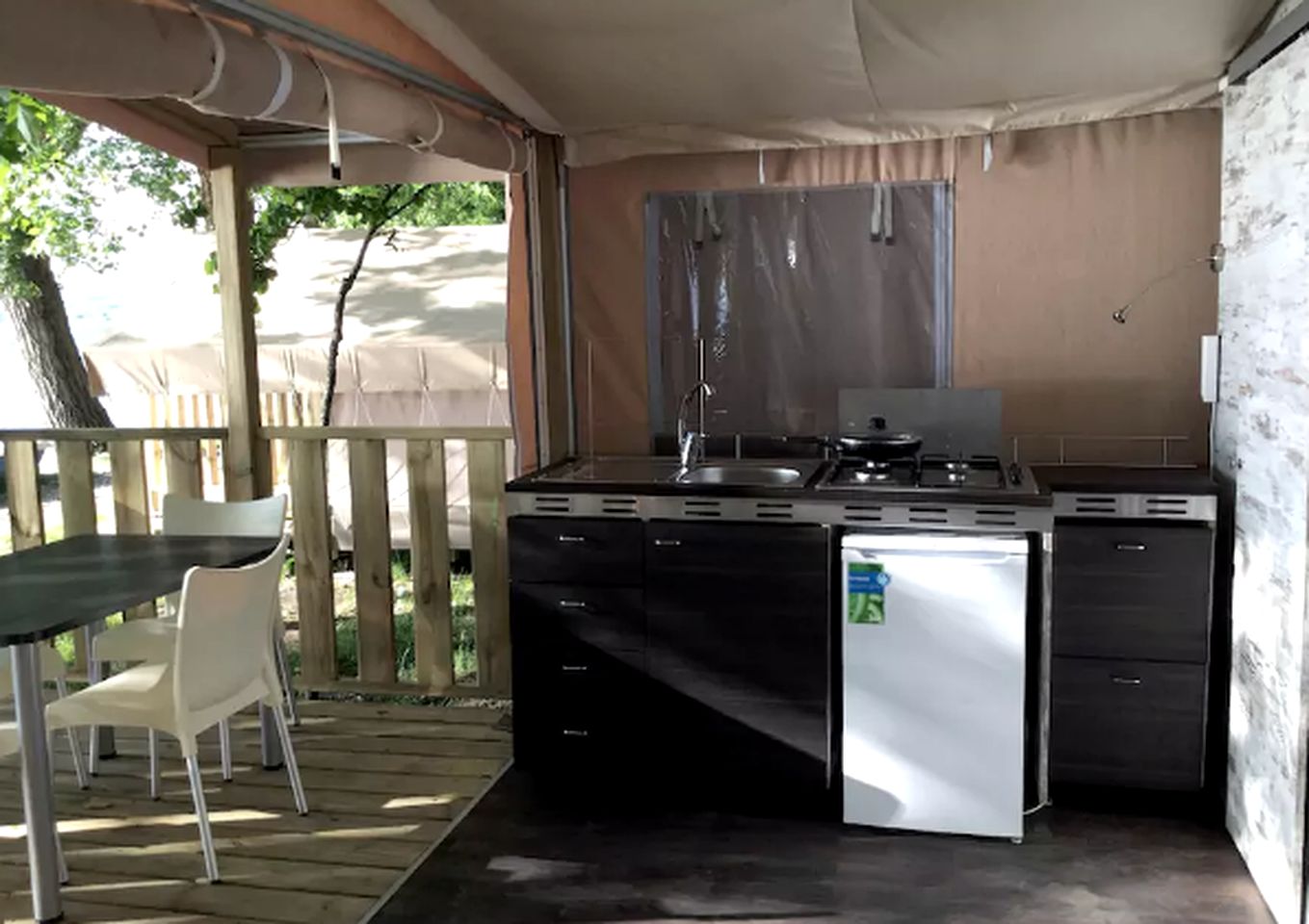 Family-Friendly Tented Cabin Rental for Lakefront Camping in Central Italy