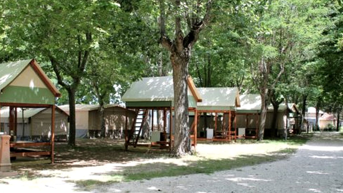 Glamping Tents on Lake Bracciano for Romantic Camping near Rome, Italy