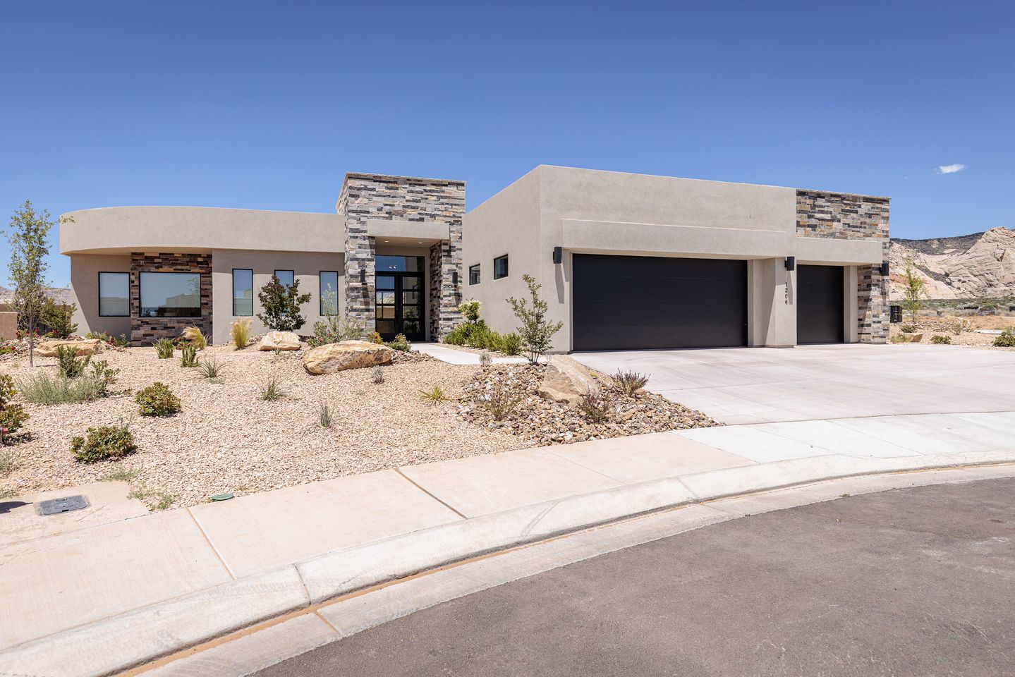 Luxury Villa with Hot-Tub, Pool and Spacious Living Areas in Utah