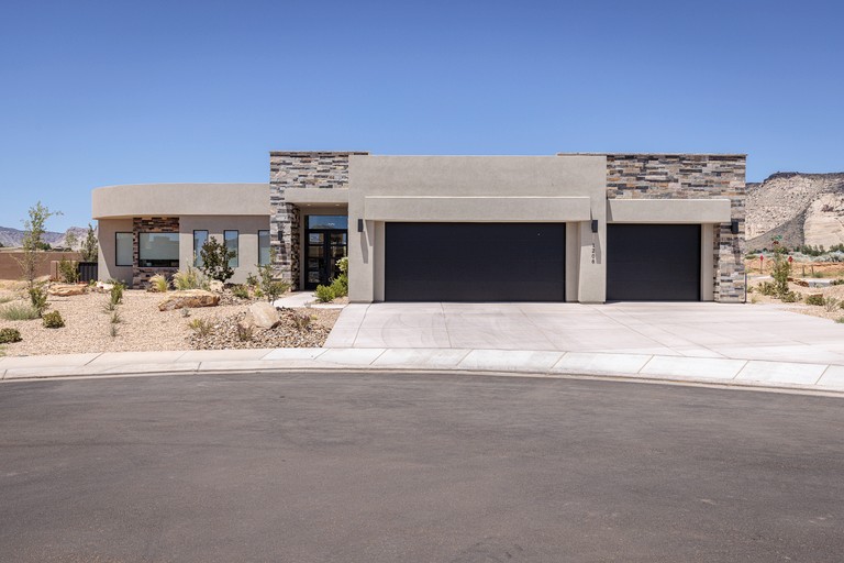 Luxury Villa with Hot-Tub, Pool and Spacious Living Areas in Utah