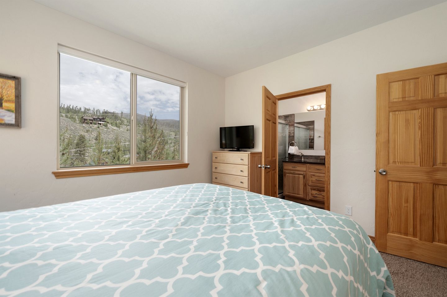 Gorgeous Rustic Wooden Cabin with Hot-tub in Grand Lake, Colorado