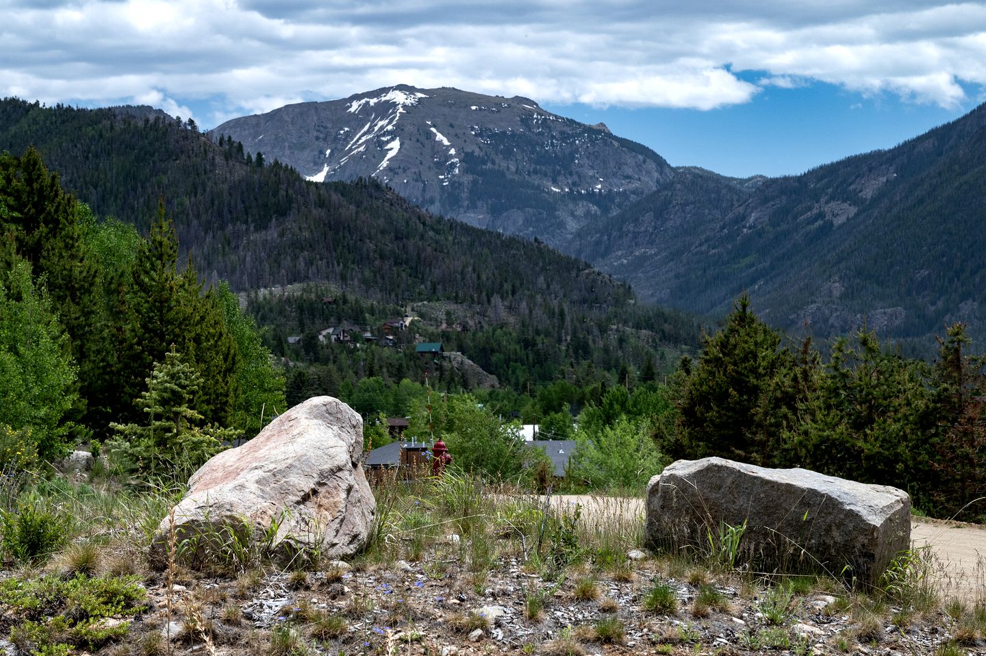Gorgeous Rustic Wooden Cabin with Hot-tub in Grand Lake, Colorado