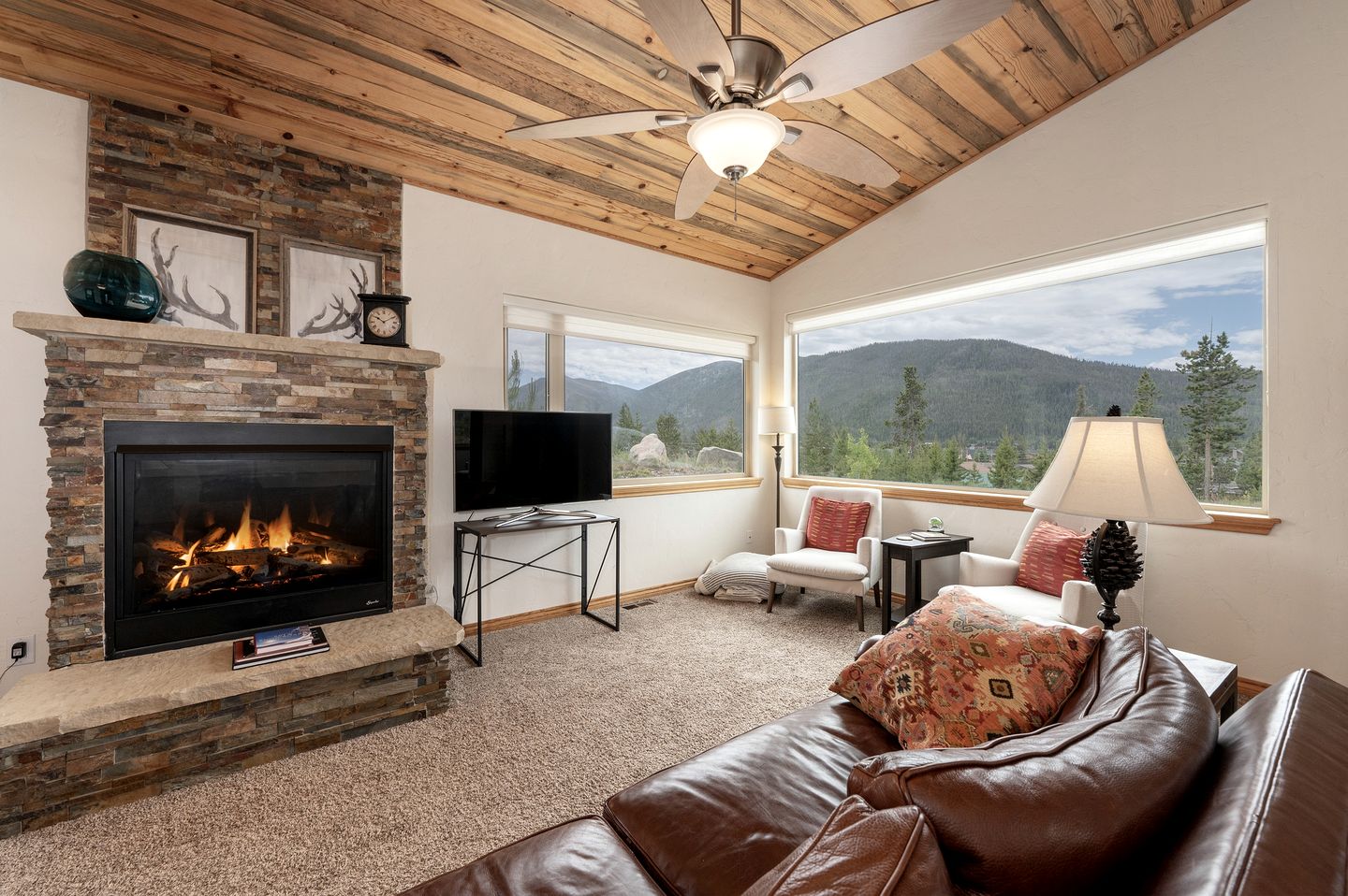 Gorgeous Rustic Wooden Cabin with Hot-tub in Grand Lake, Colorado