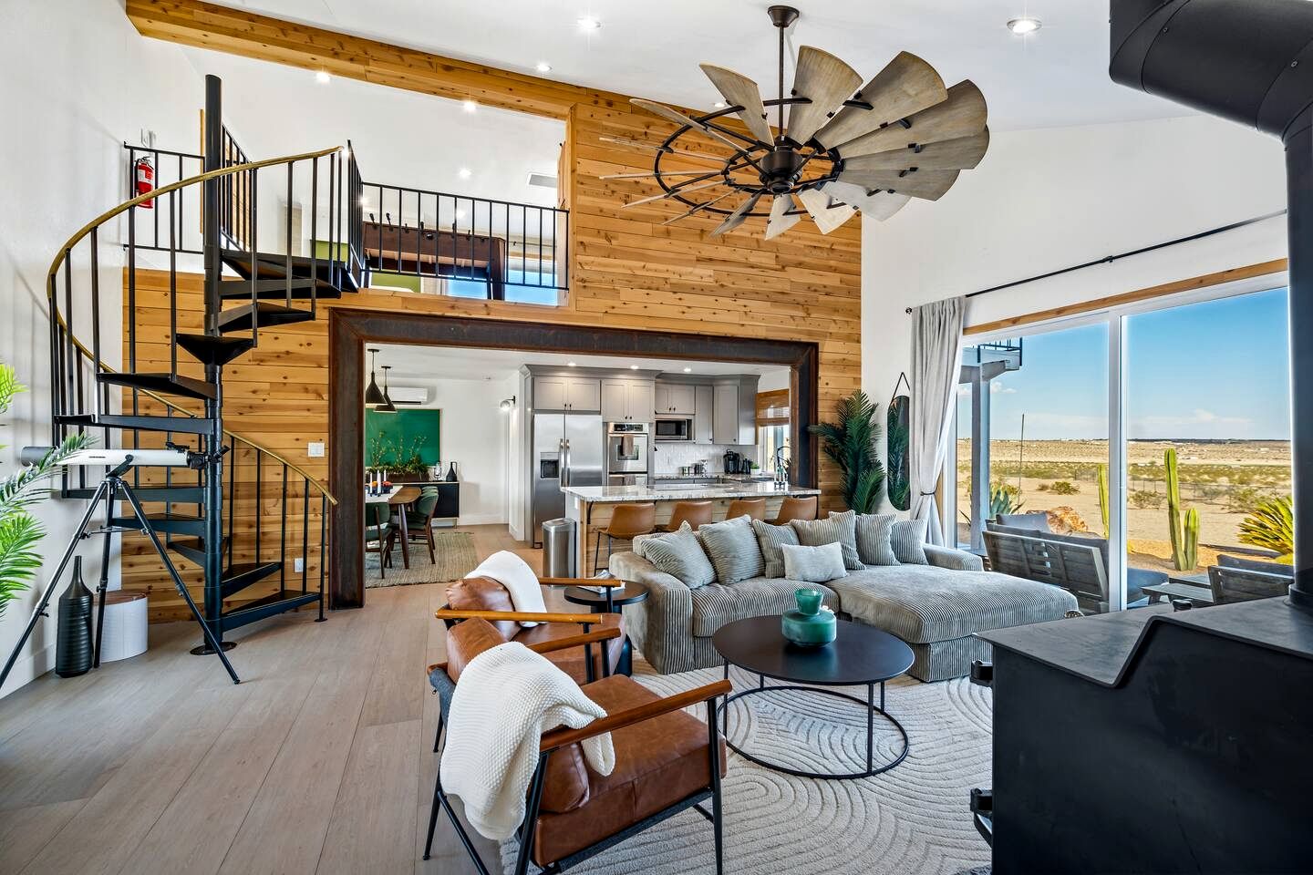 Luxury Joshua Tree Retreat with Saltwater Pool, Spa & Sky Deck Stargazing – Twentynine Palms, California