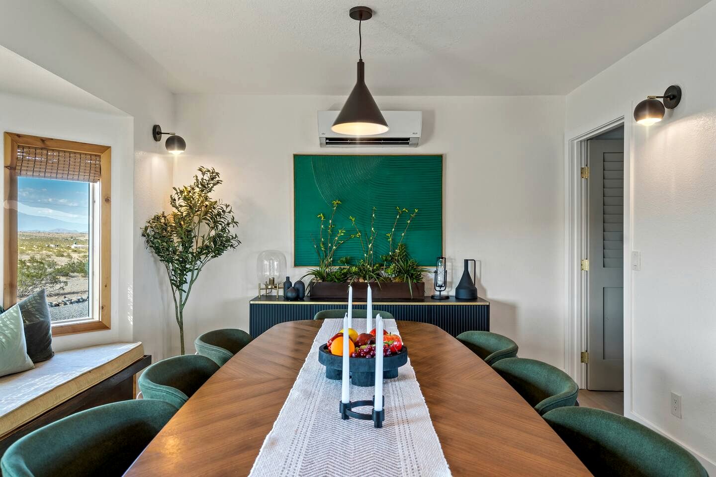 Luxury Joshua Tree Retreat with Saltwater Pool, Spa & Sky Deck Stargazing – Twentynine Palms, California