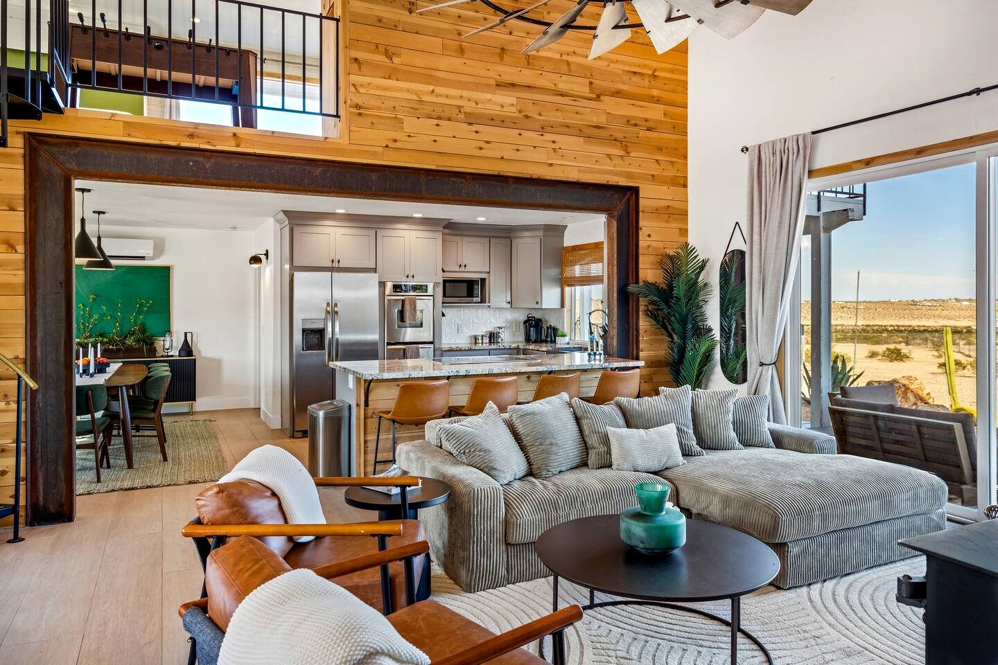 Luxury Joshua Tree Retreat with Saltwater Pool, Spa & Sky Deck Stargazing – Twentynine Palms, California