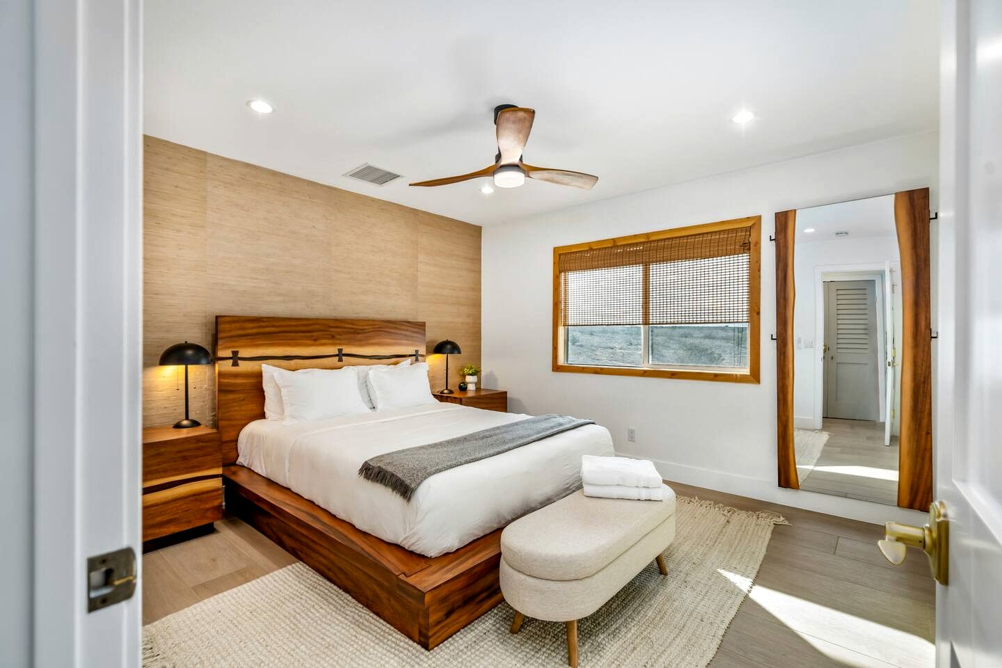 Luxury Joshua Tree Retreat with Saltwater Pool, Spa & Sky Deck Stargazing – Twentynine Palms, California