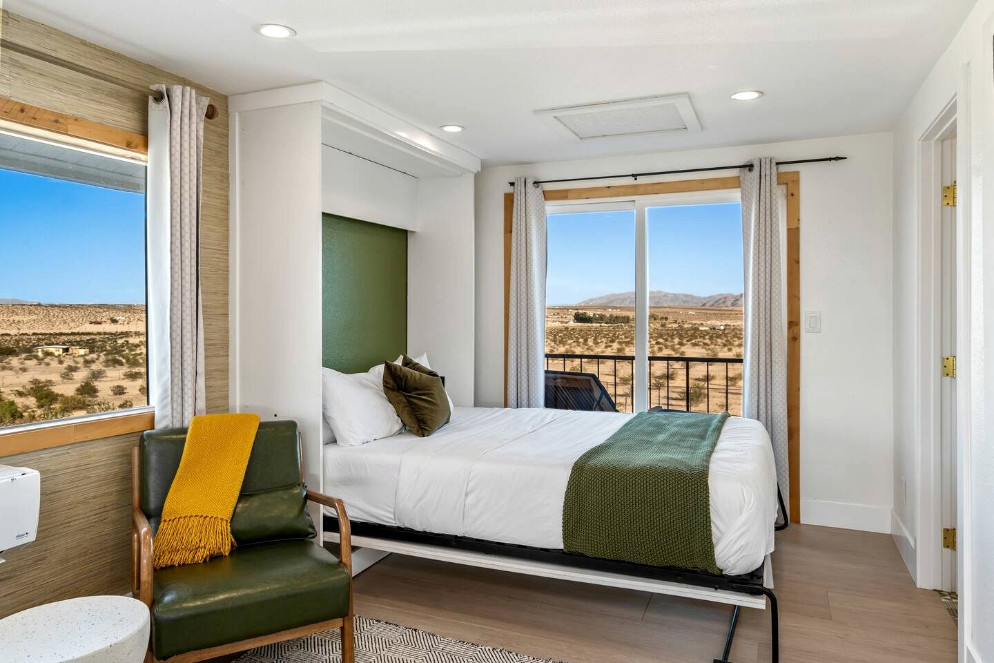 Luxury Joshua Tree Retreat with Saltwater Pool, Spa & Sky Deck Stargazing – Twentynine Palms, California