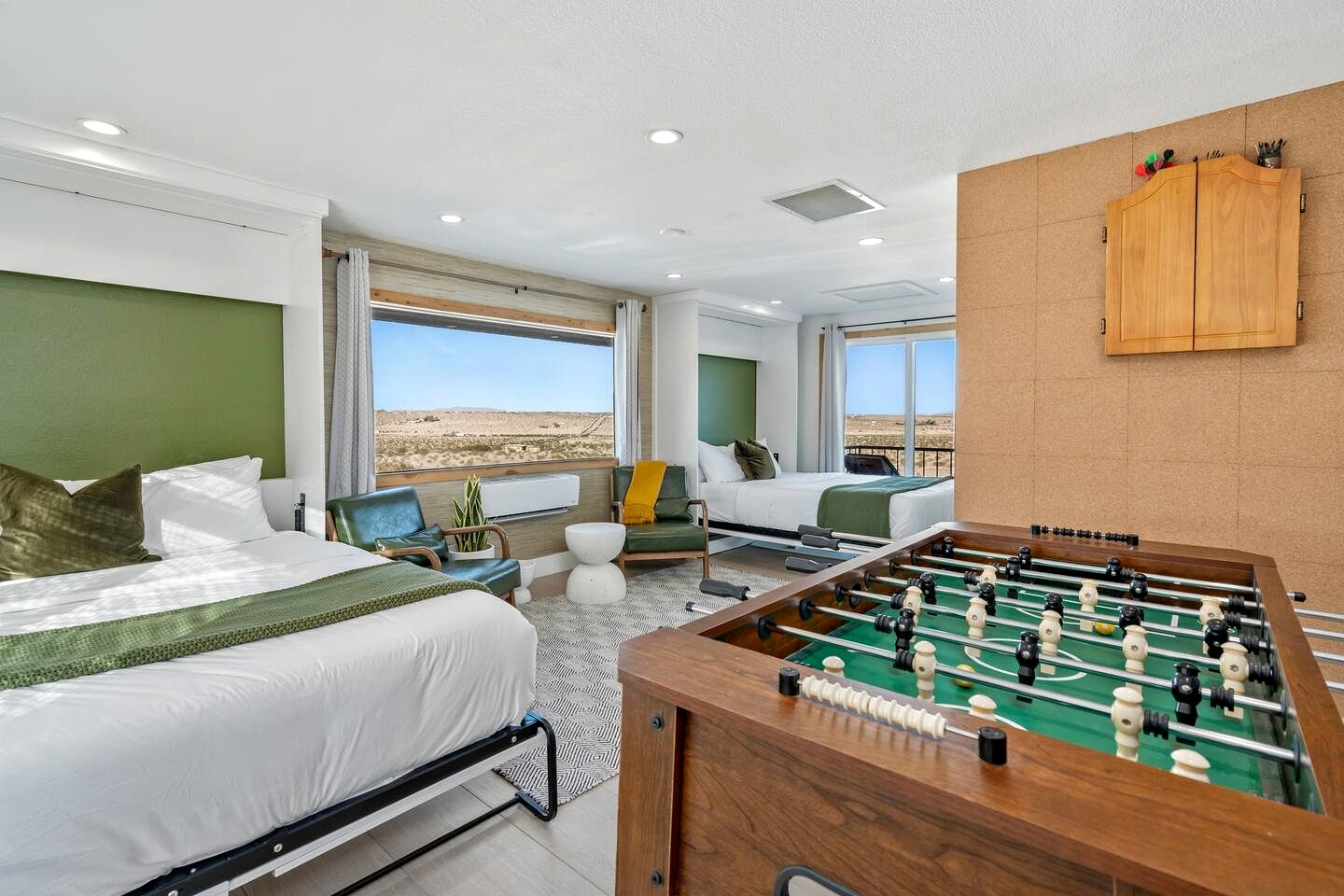 Luxury Joshua Tree Retreat with Saltwater Pool, Spa & Sky Deck Stargazing – Twentynine Palms, California