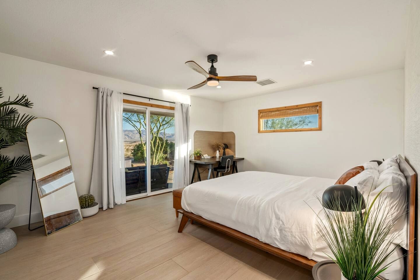 Luxury Joshua Tree Retreat with Saltwater Pool, Spa & Sky Deck Stargazing – Twentynine Palms, California