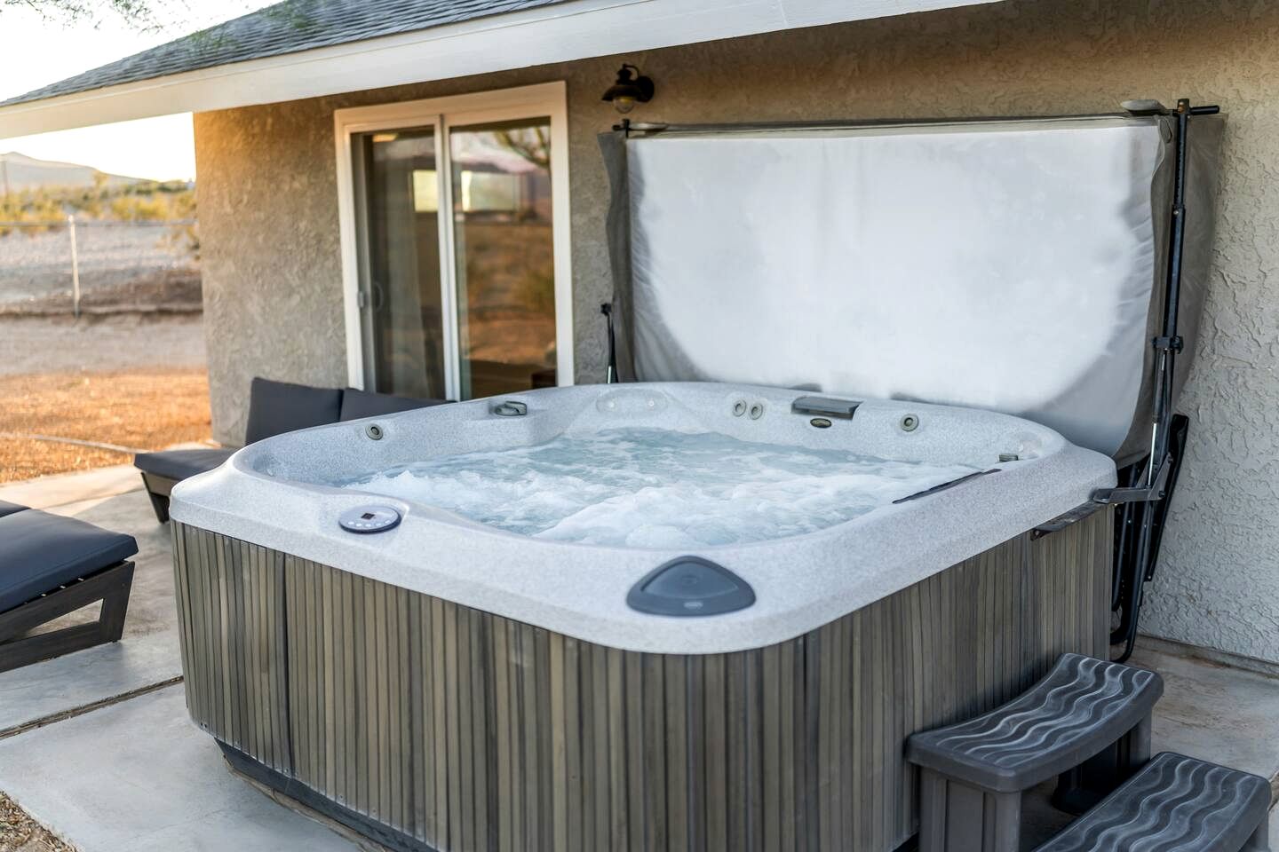 Luxury Joshua Tree Retreat with Saltwater Pool, Spa & Sky Deck Stargazing – Twentynine Palms, California