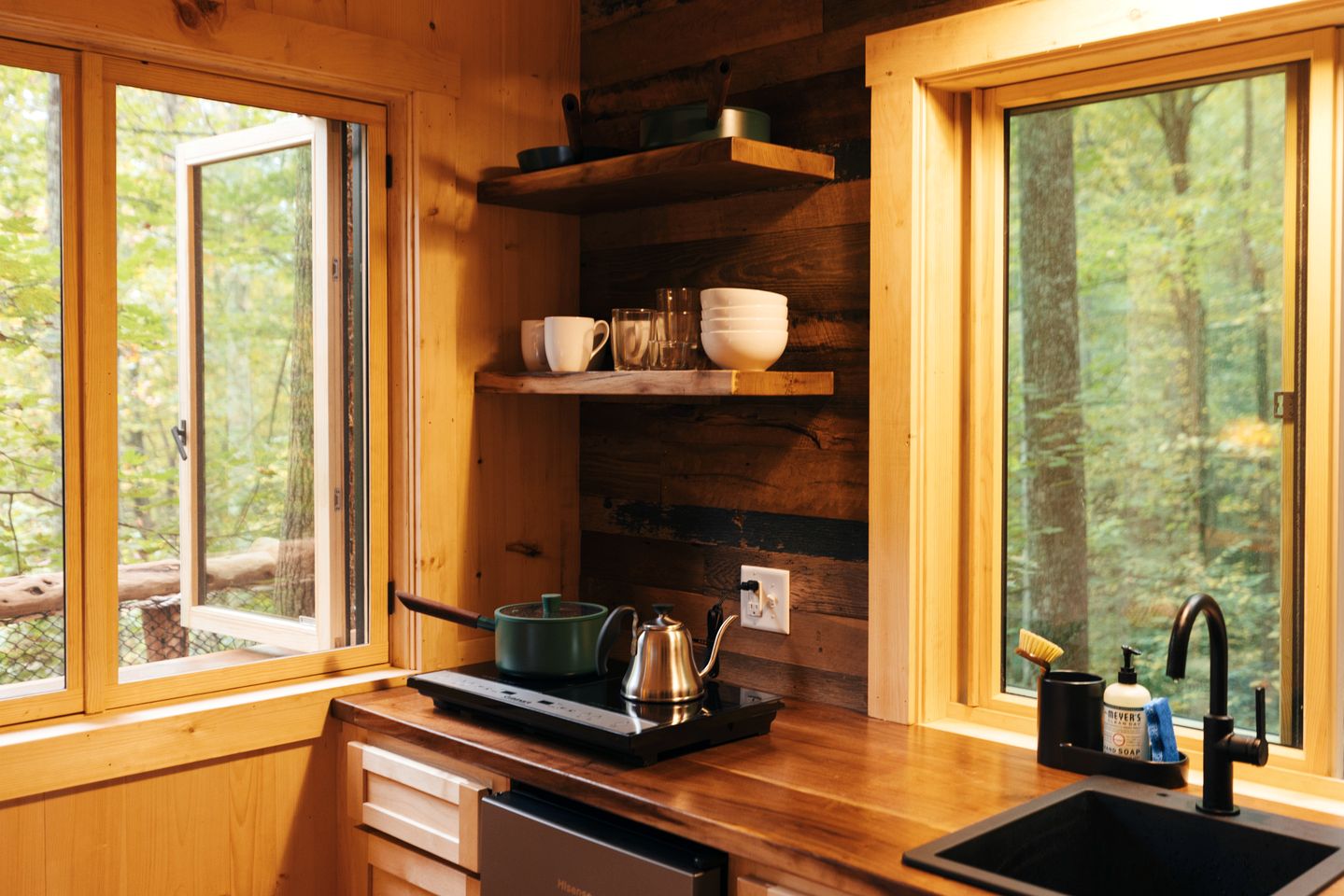 Magical Treehouse Stay with Creekside Sauna Experience in Zirconia, North Carolina