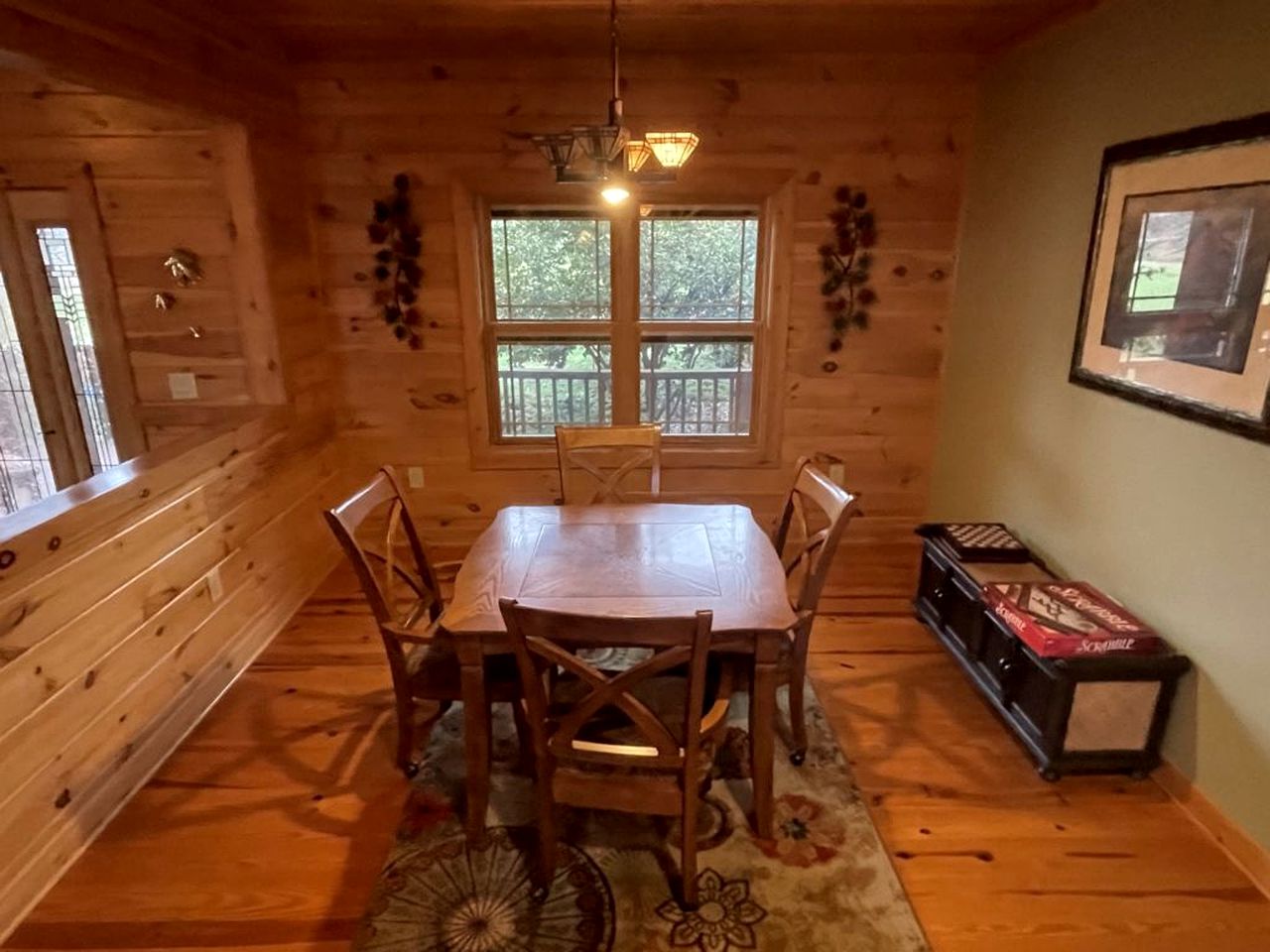 Charming, Pet-Friendly Cabin with Private Lake and Hot Tub, for Unforgettable Retreats to Nature in Tellico Plains