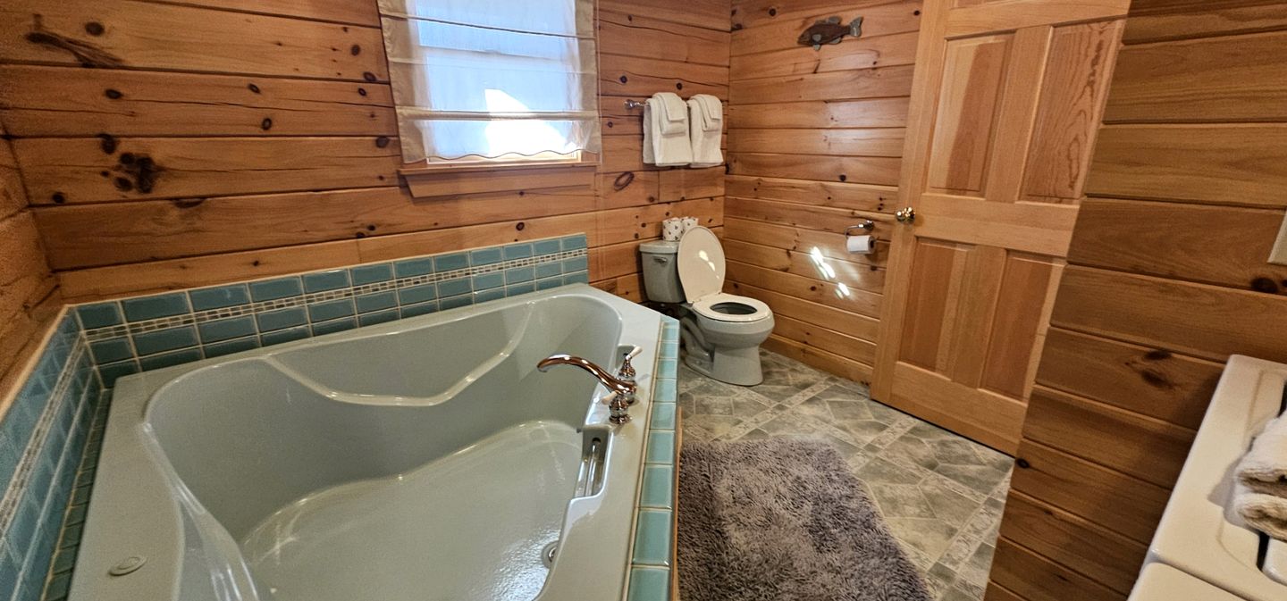 Rustic Retreat with Lake Access and Outdoor Deck in Rockwood, Maine