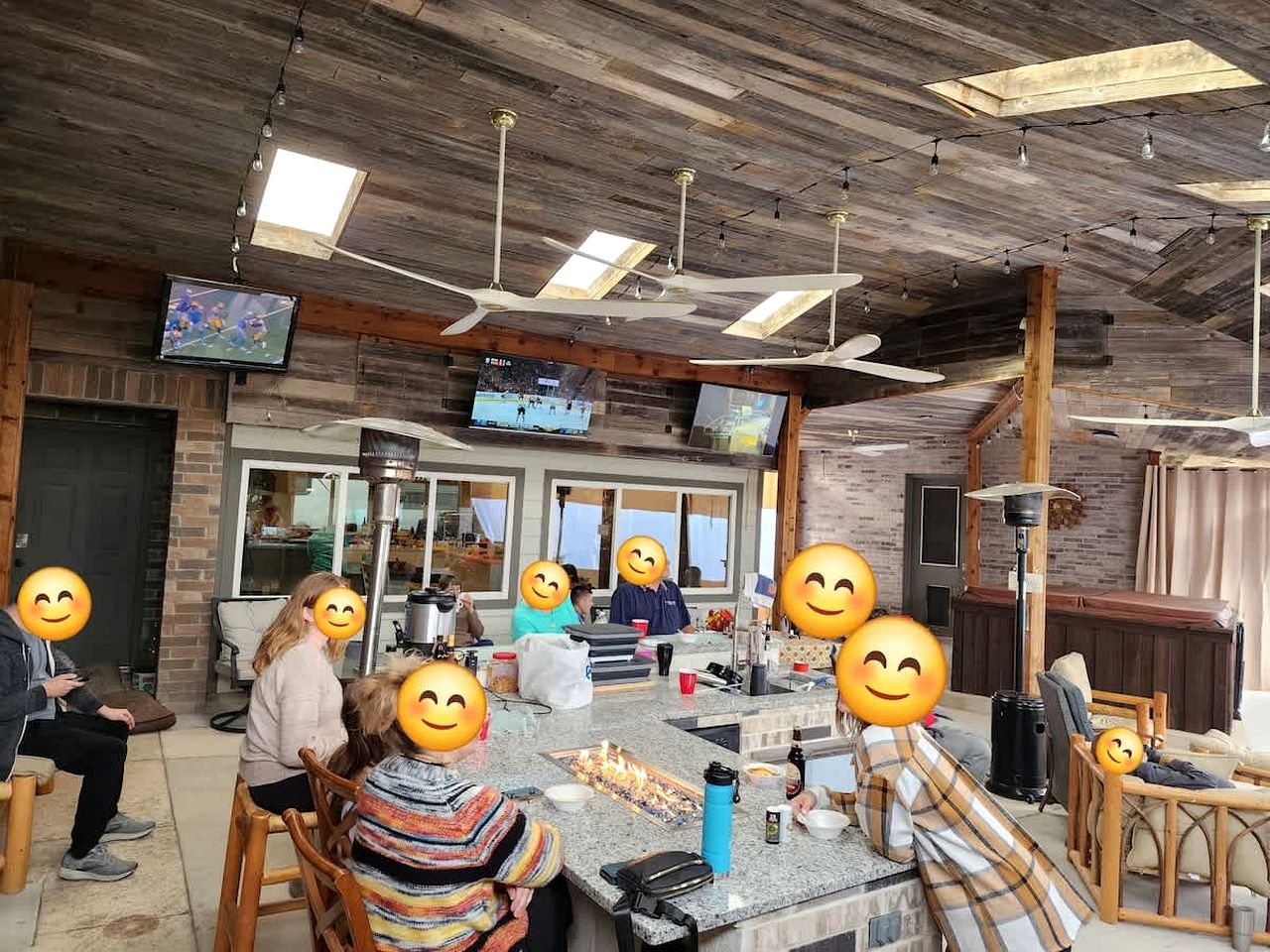 Spacious Lakefront Retreat House with 1100sqft Sports Bar Patio & Hot Tub Near Little Elm Beach, Little Elm, Texas