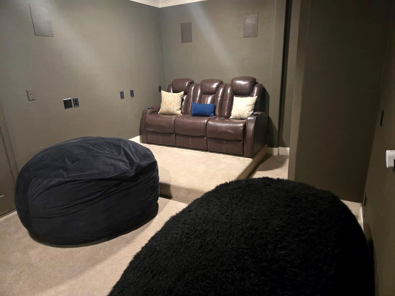 Spacious Lakefront Retreat House with 1100sqft Sports Bar Patio & Hot Tub Near Little Elm Beach, Little Elm, Texas