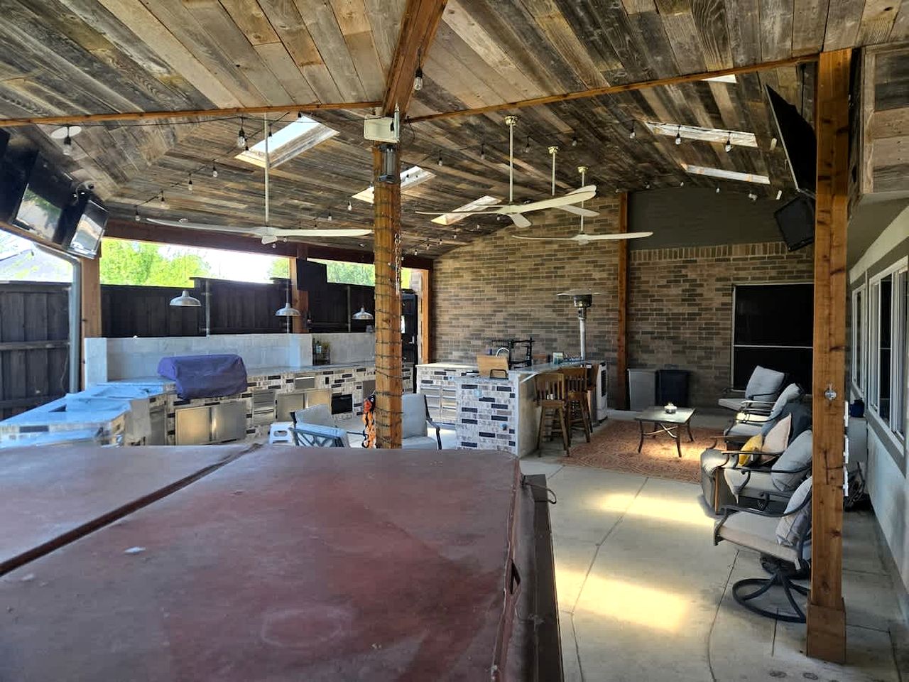 Spacious Lakefront Retreat House with 1100sqft Sports Bar Patio & Hot Tub Near Little Elm Beach, Little Elm, Texas