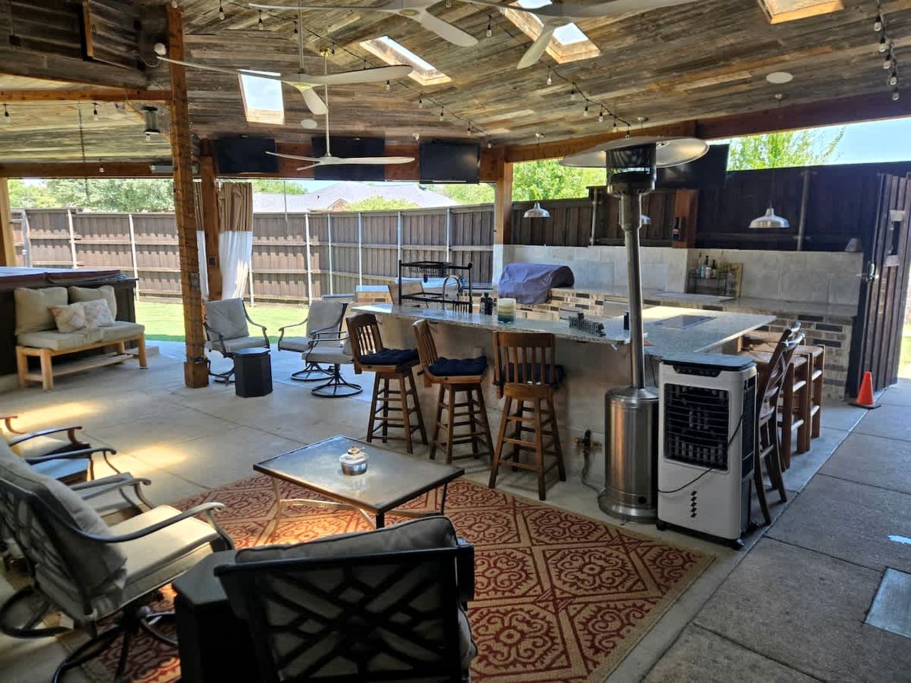 Spacious Lakefront Retreat House with 1100sqft Sports Bar Patio & Hot Tub Near Little Elm Beach, Little Elm, Texas