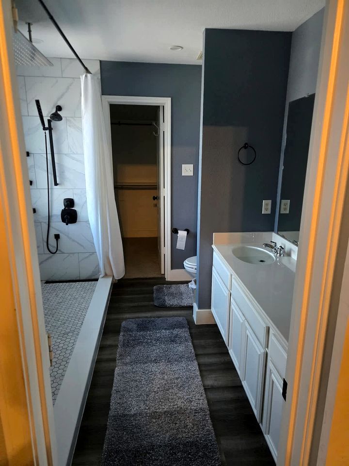 Spacious Lakefront Retreat House with 1100sqft Sports Bar Patio & Hot Tub Near Little Elm Beach, Little Elm, Texas