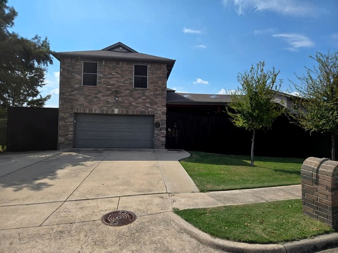 Spacious Lakefront Retreat House with 1100sqft Sports Bar Patio & Hot Tub Near Little Elm Beach, Little Elm, Texas