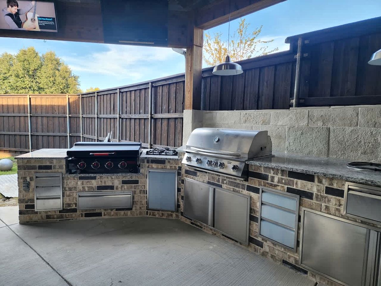 Spacious Lakefront Retreat House with 1100sqft Sports Bar Patio & Hot Tub Near Little Elm Beach, Little Elm, Texas