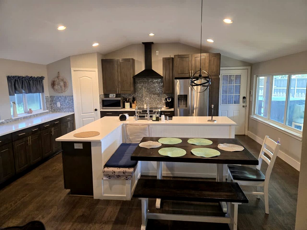 Spacious Lakefront Retreat House with 1100sqft Sports Bar Patio & Hot Tub Near Little Elm Beach, Little Elm, Texas