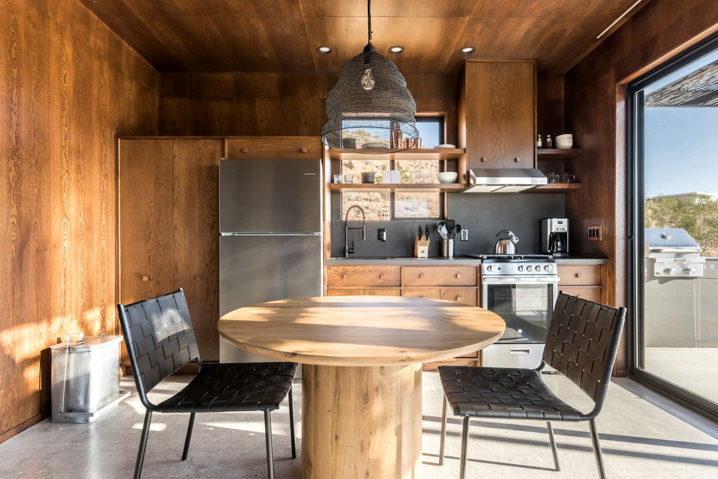 Amazing Rustic Vacation Rental with Hot-tub and Fire Pit in Joshua Tree, California