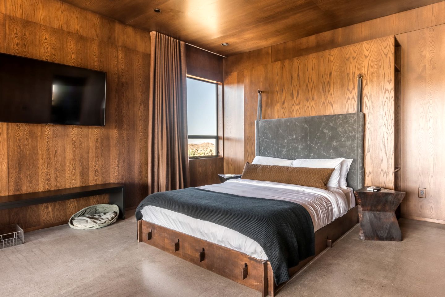Amazing Rustic Vacation Rental with Hot-tub and Fire Pit in Joshua Tree, California