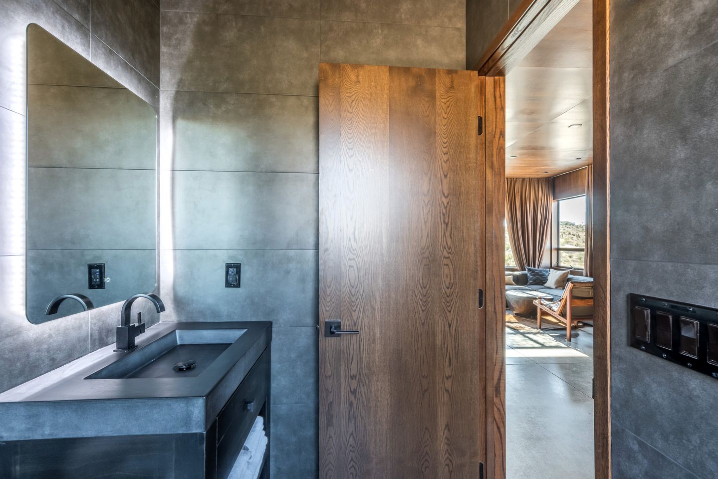 Amazing Rustic Vacation Rental with Hot-tub and Fire Pit in Joshua Tree, California
