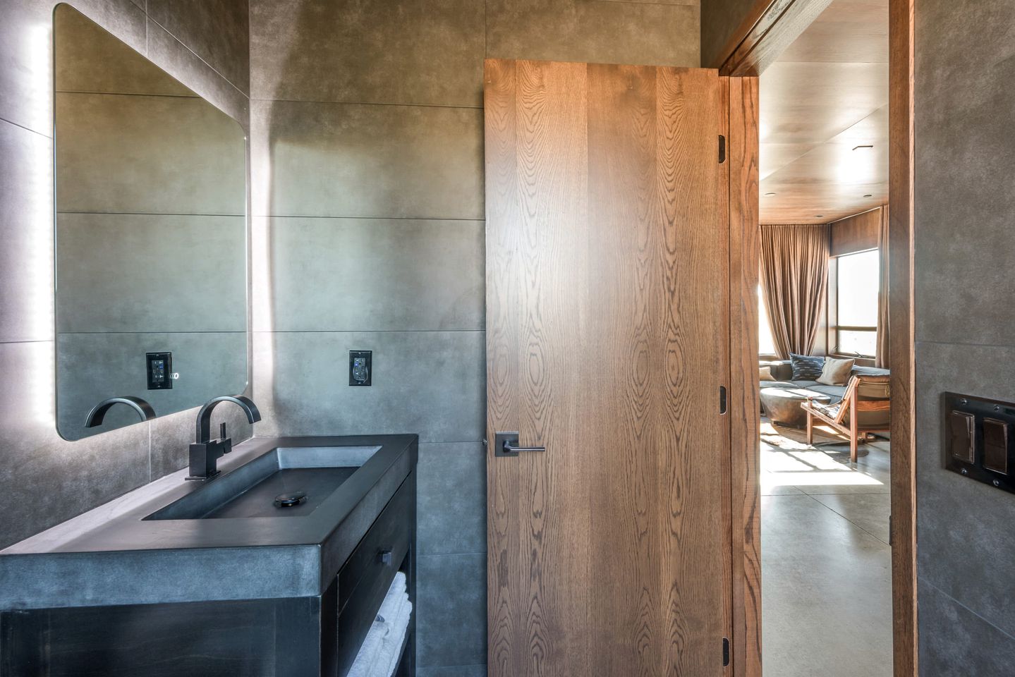 Amazing Rustic Vacation Rental with Hot-tub and Fire Pit in Joshua Tree, California