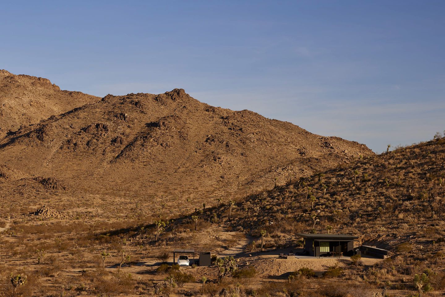 Amazing Rustic Vacation Rental with Hot-tub and Fire Pit in Joshua Tree, California