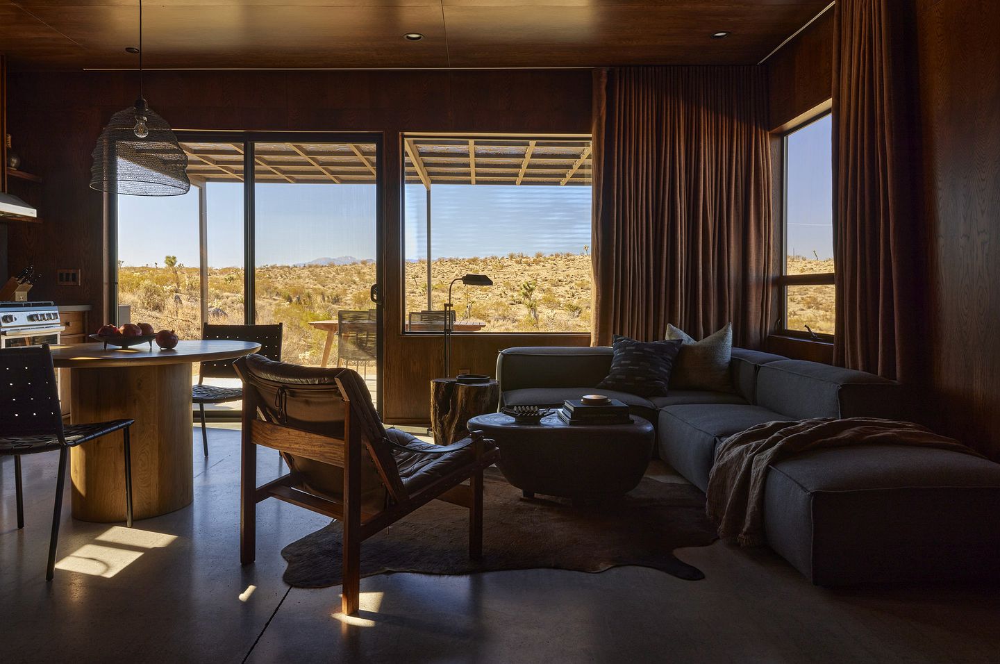 Amazing Rustic Vacation Rental with Hot-tub and Fire Pit in Joshua Tree, California