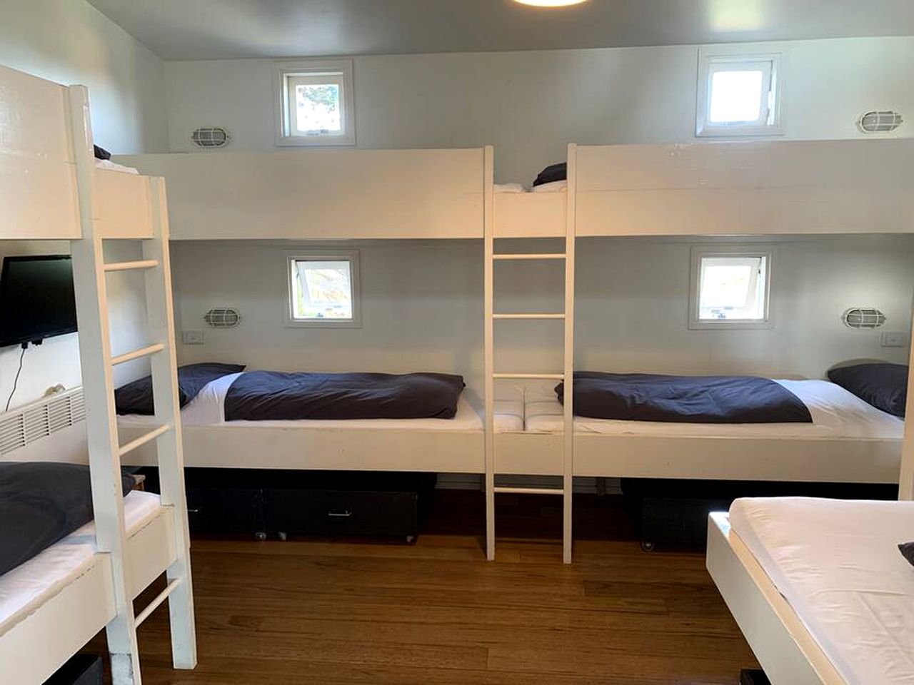 Stunning Beach House with Barbecue and Beach Access in Culburra Beach, New South Wales