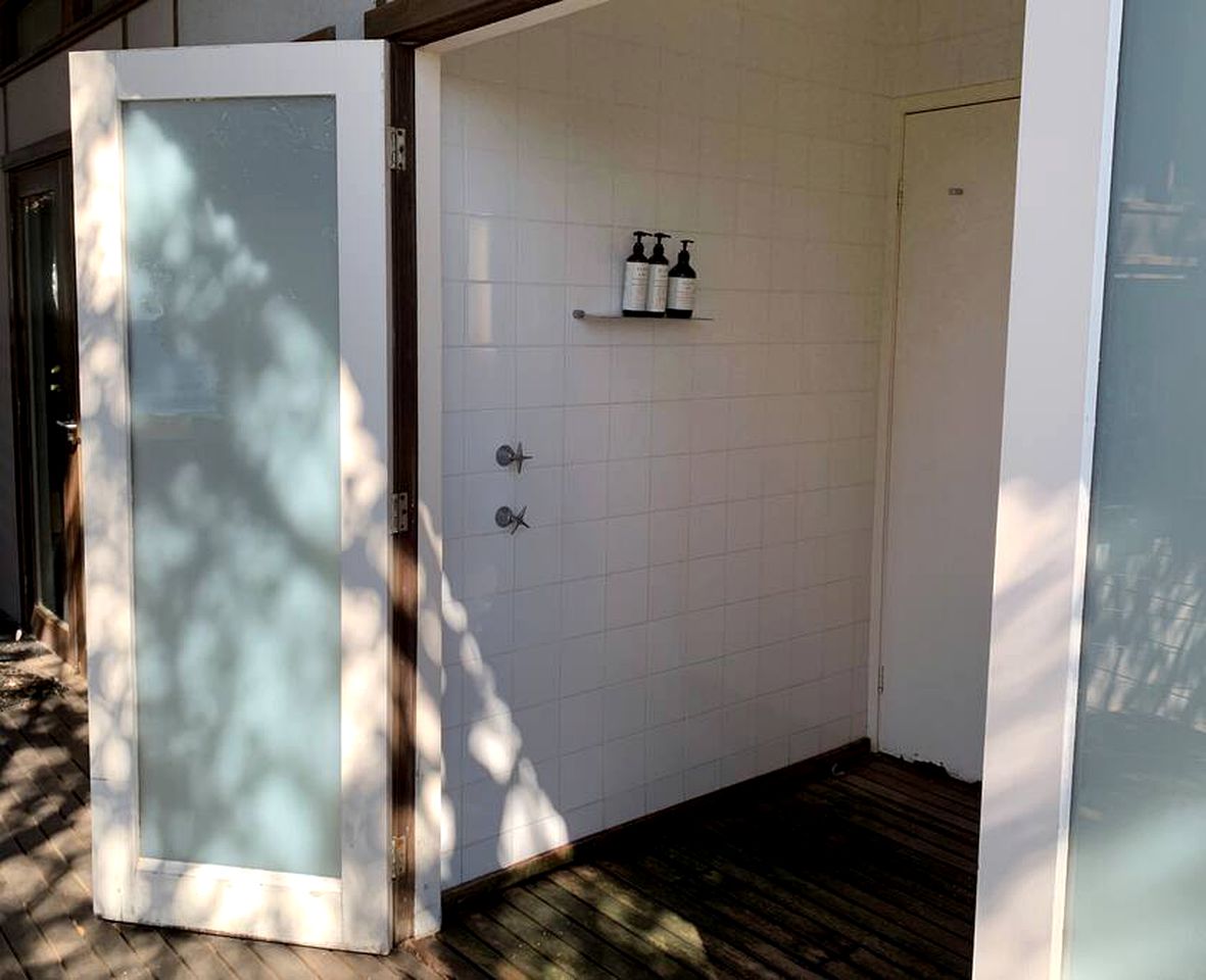 Stunning Beach House with Barbecue and Beach Access in Culburra Beach, New South Wales