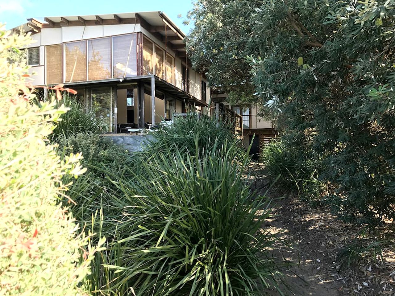 Stunning Beach House with Barbecue and Beach Access in Culburra Beach, New South Wales