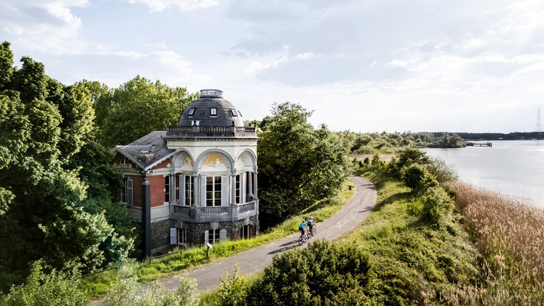 Enchanting Heritage Lodge in Historic Dome Pavilion on the Scheldt River near Bornem, Antwerp