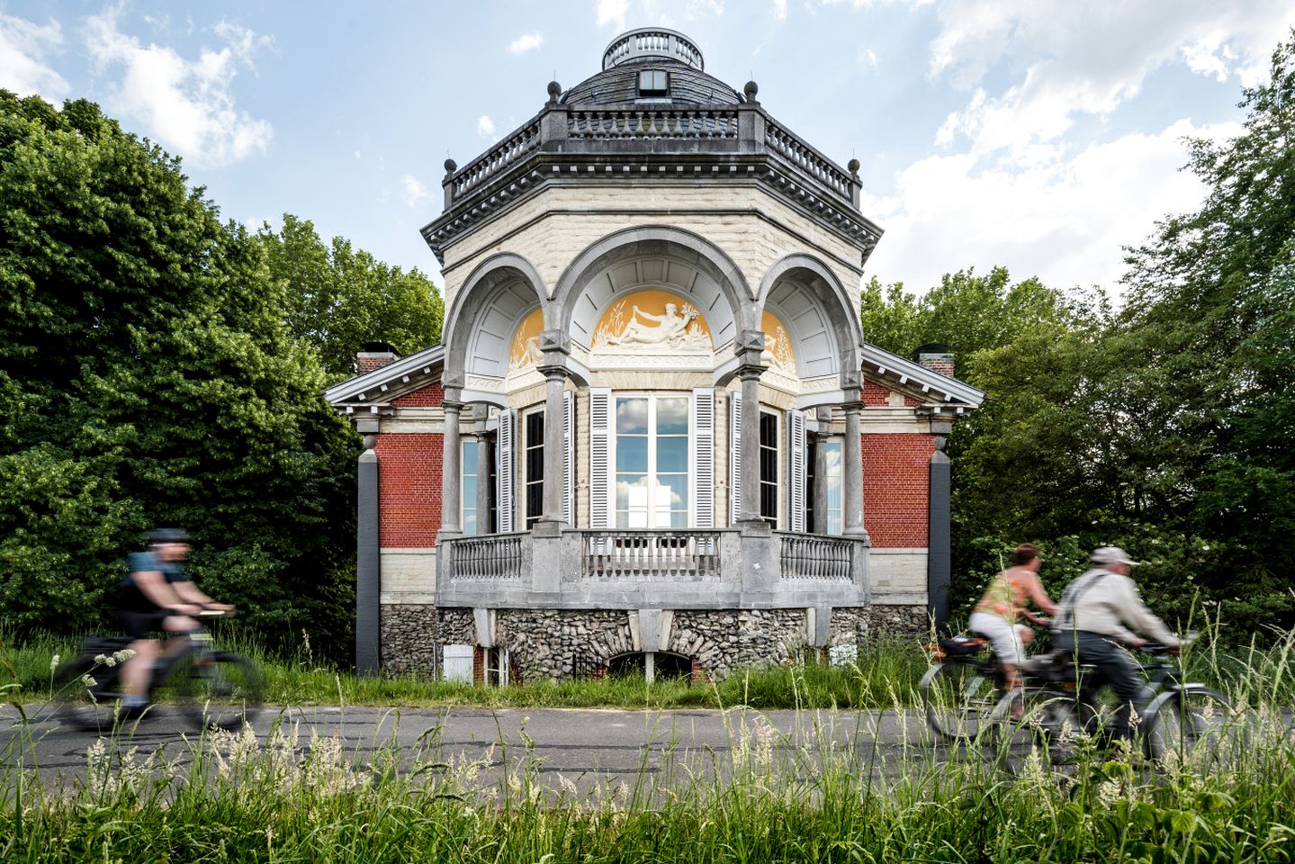 Enchanting Heritage Lodge in Historic Dome Pavilion on the Scheldt River near Bornem, Antwerp
