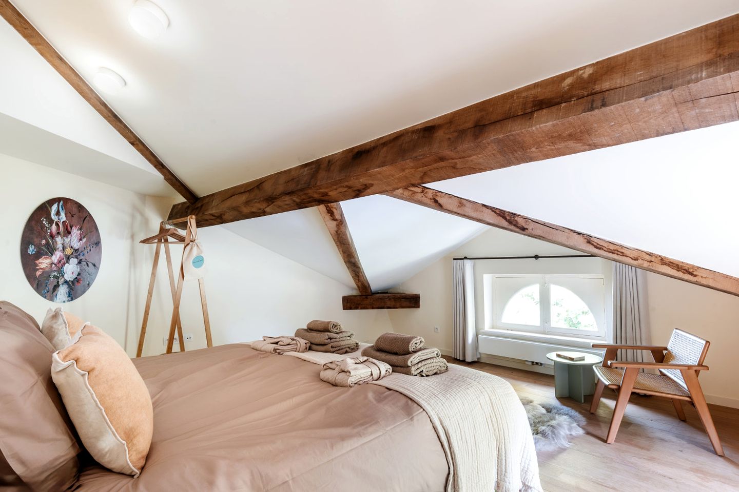 Enchanting Heritage Lodge in Historic Dome Pavilion on the Scheldt River near Bornem, Antwerp