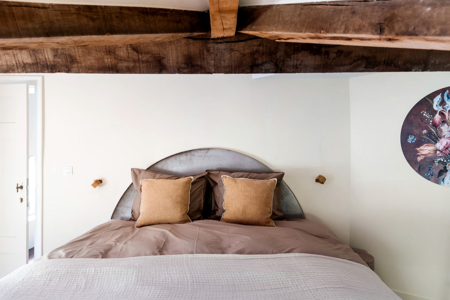 Enchanting Heritage Lodge in Historic Dome Pavilion on the Scheldt River near Bornem, Antwerp