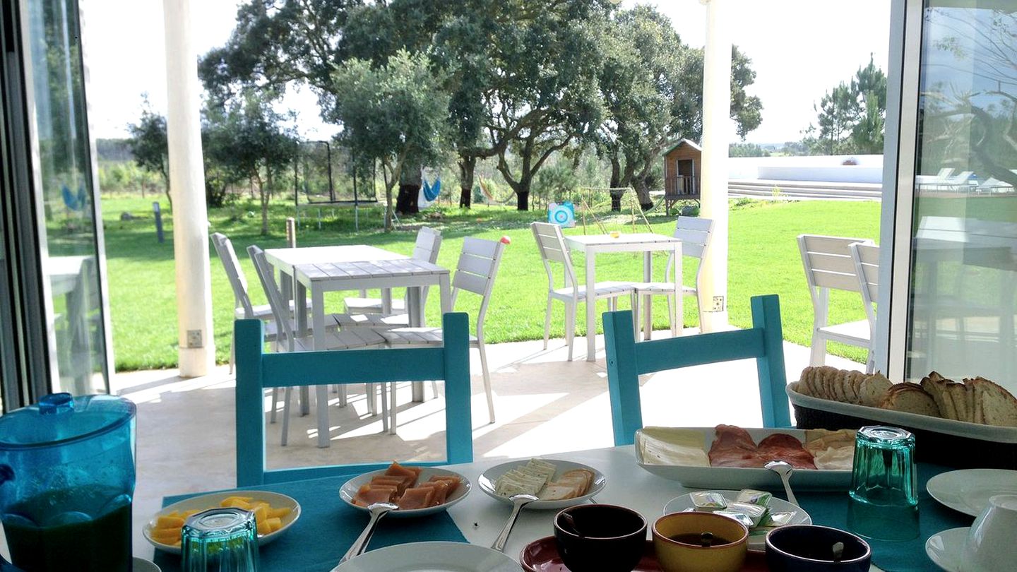 Spacious Holiday Rentals with Breakfast Included near the Coast in Sao Teotonio, Portugal