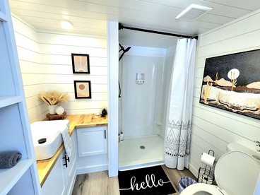 Tiny Home Paradise: Private Deck & Hot Tub Getaway in Utah's Scenic Beauty - Photo 2